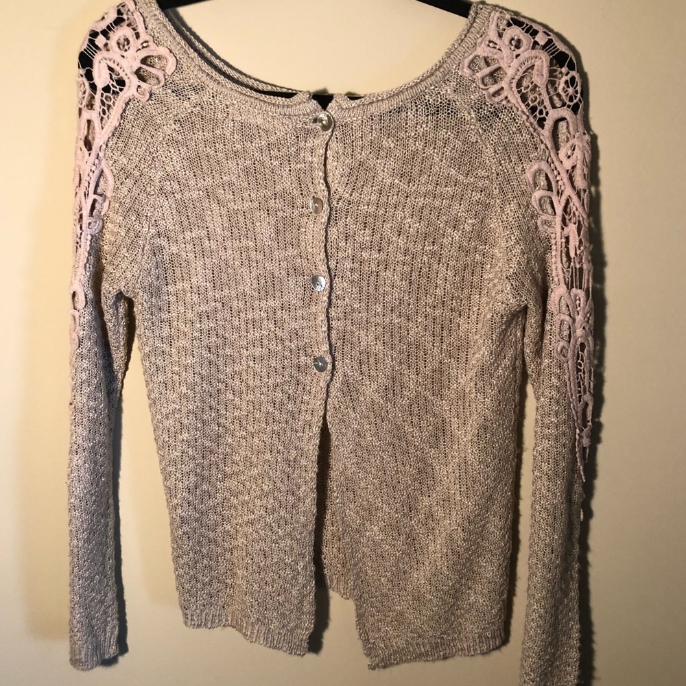 Beautiful light sweater for spring! Size Small
